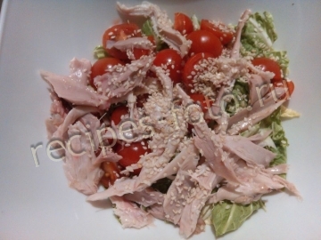 Салат с курицей и пекинской капустой