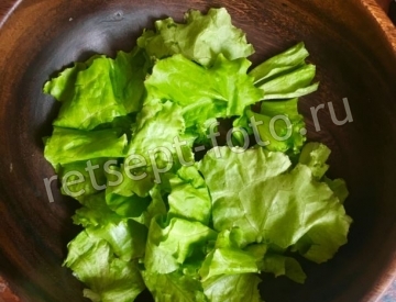 Салат с курицей и семечками