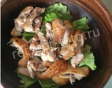 Салат с курицей и семечками