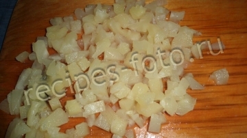 Салат с курицей, ананасами и пекинской капустой на праздник