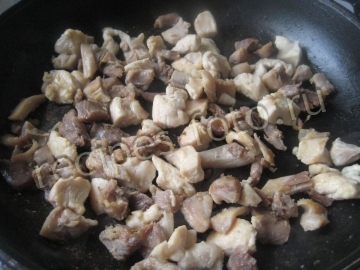 Салат с курицей, грибами и огурцами без майонеза