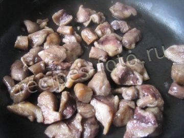 Салат с курицей, грибами и огурцами без майонеза