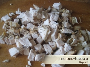Салат с курицей и ананасом