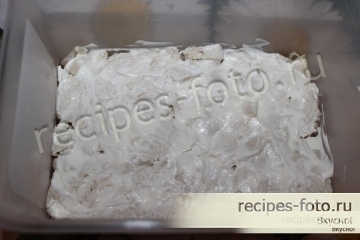 Салат с курицей, грибами и сыром слоями