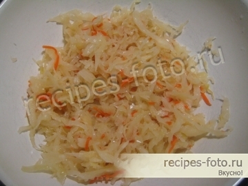 Салат с квашеной капустой, картошкой и ветчиной
