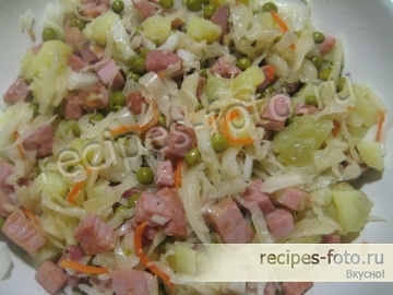 Салат с квашеной капустой, картошкой и ветчиной