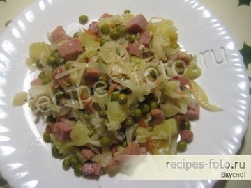 Салат с квашеной капустой, картошкой и ветчиной