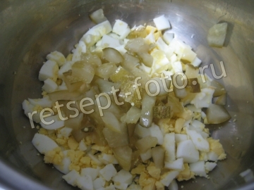 Салат с маринованными грибами и корейской морковью