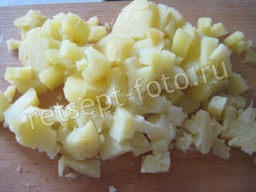 Салат с маринованными маслятами и картошкой