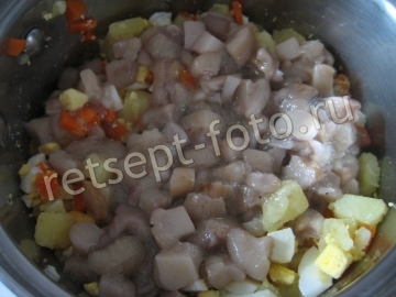 Салат с маринованными маслятами и картошкой