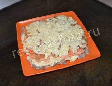 Салат с печенью, морковью и яйцом