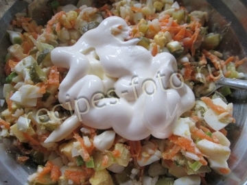 Салат с рисом и яйцом без мяса