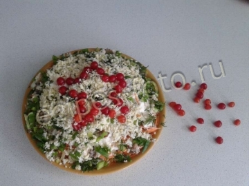 Салат с рыбной консервой и яйцом