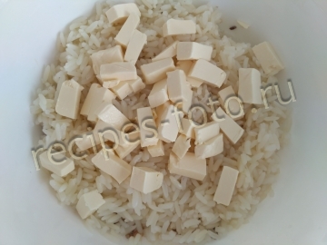 Салат с рыбными консервами и рисом на праздник