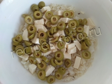 Салат с рыбными консервами и рисом на праздник