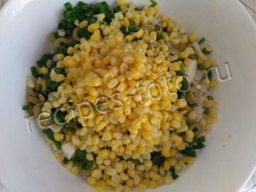 Салат с рыбными консервами и рисом на праздник
