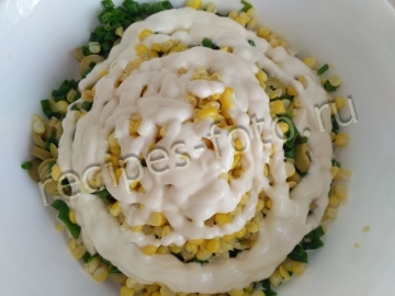 Салат с рыбными консервами и рисом на праздник