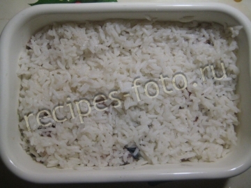 Салат с рыбой, рисом и кукурузой