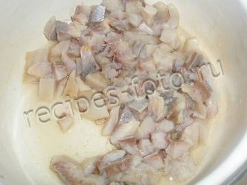 Салат с селедкой, картошкой и горошком без майонеза