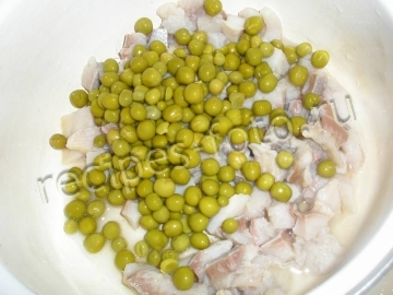 Салат с селедкой, картошкой и горошком без майонеза