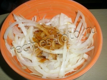 Салат с селедкой, картошкой и горошком без майонеза