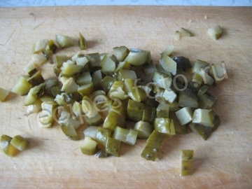 Салат с селедкой, картошкой и горошком