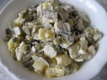 Салат с селедкой, картошкой и горошком