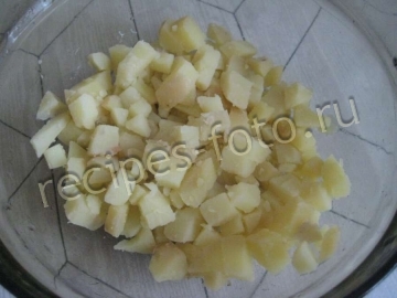 Салат с соленой красной рыбой и сыром Фета на праздник