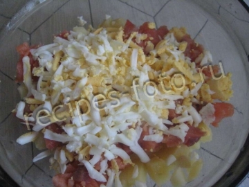 Салат с соленой красной рыбой и сыром Фета на праздник
