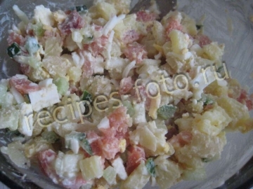 Салат с соленой красной рыбой и сыром Фета на праздник