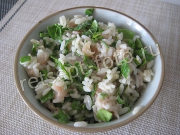 Салат с соленой скумбрией и рисом