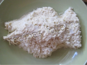 Салат с сыром, чесноком и морковью