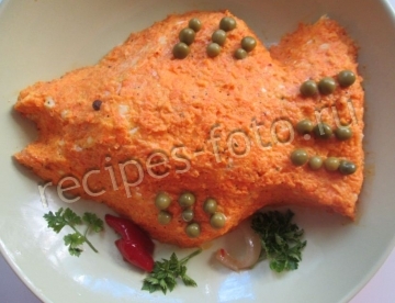 Салат с сыром, чесноком и морковью
