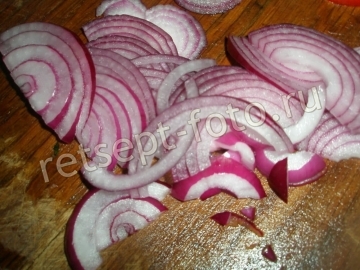 Салат с тунцом, фасолью и огурцом