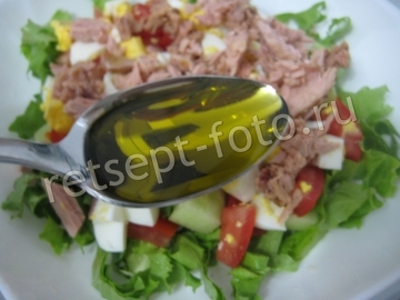 Салат с тунцом и листовым салатом