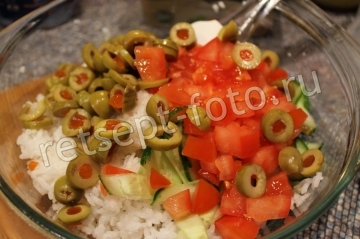 Салат с тунцом и рисом без майонеза