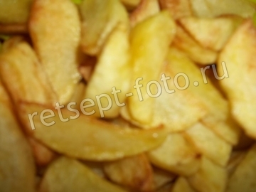 Салат с тунцом и жареной картошкой