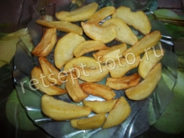 Салат с тунцом и жареной картошкой