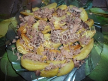 Салат с тунцом и жареной картошкой