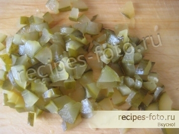 Салат с тунцом, яйцом и горошком