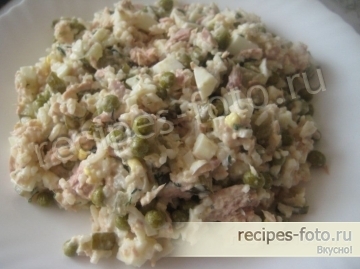 Салат с тунцом, яйцом и горошком