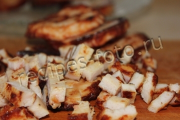 Салат с ветчиной, грибами и картошкой
