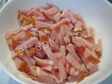 Салат с ветчиной и маринованными грибами