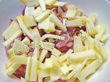 Салат с ветчиной и маринованными грибами