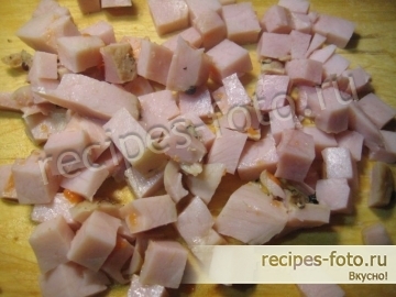 Салат с ветчиной, сыром и пекинской капустой