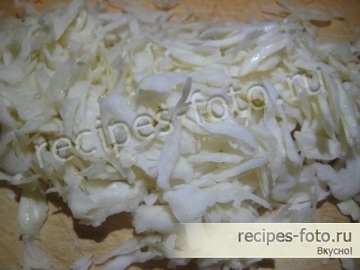 Салат с ветчиной, солеными огурцами и сыром