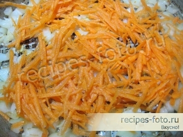 Салат с жареными грибами, сыром и картошкой без яиц и мяса