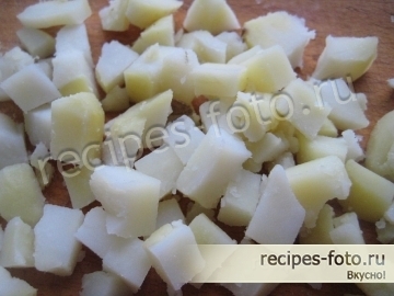 Салат с жареными грибами, сыром и картошкой без яиц и мяса