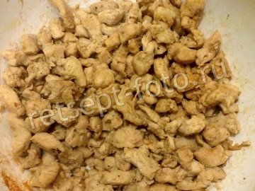 Салат с жареной курицей и корейской морковью