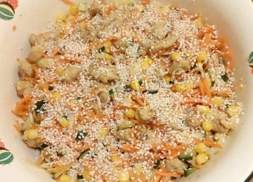 Салат с жареной курицей и корейской морковью